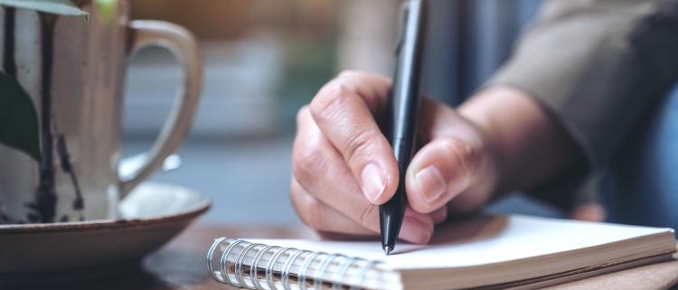 Scrivere in modo chiaro e semplice: la lezione di Warren Buffett