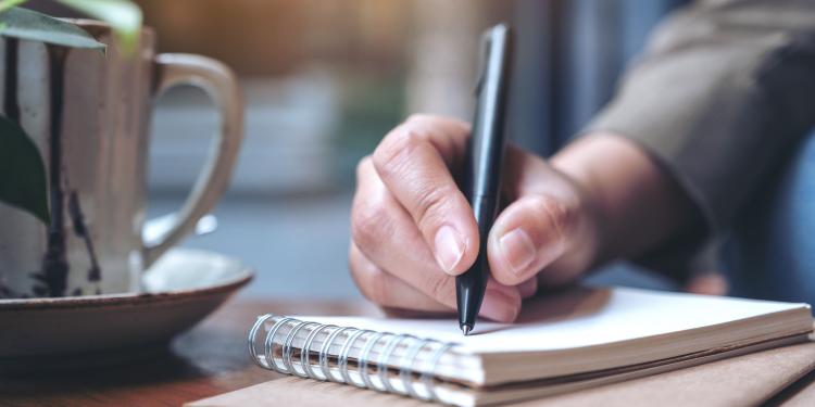 Scrivere in modo chiaro e semplice: la lezione di Warren Buffett